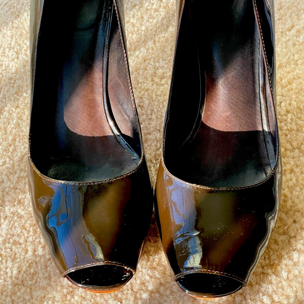 Vintage Kurt Geiger Chocolate brown patent snipped toe platform shoes. Size 39